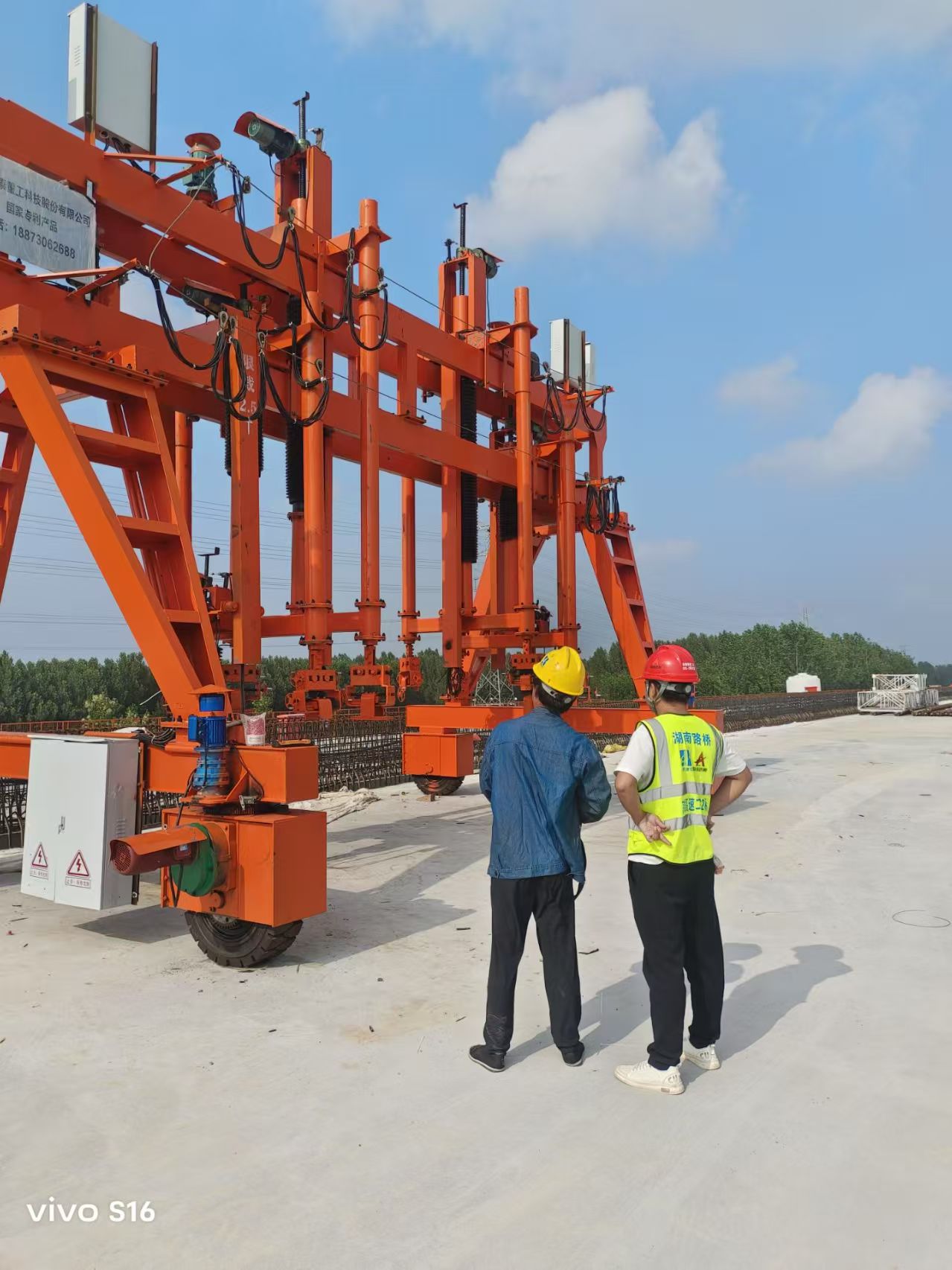 河北涿州湖南路橋京雄二期SG-2標(biāo)行車(chē)投入使用